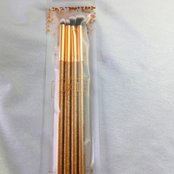 Luxie Luminous Eye Set in Glitter Gold - Picture 3 of 4